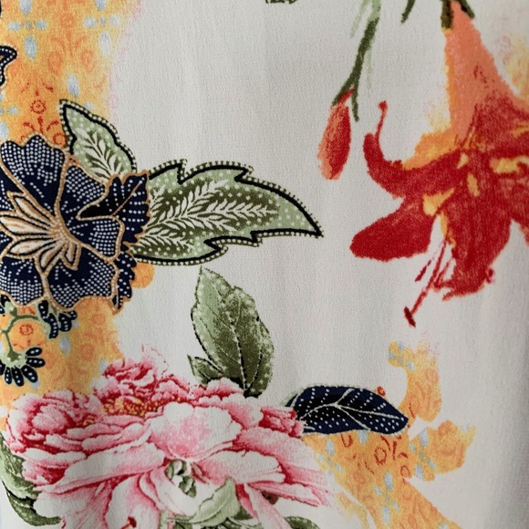 🌼Thalia Sodi women’s sexy top w/cut out sleeves NWOT - Picture 4 of 6